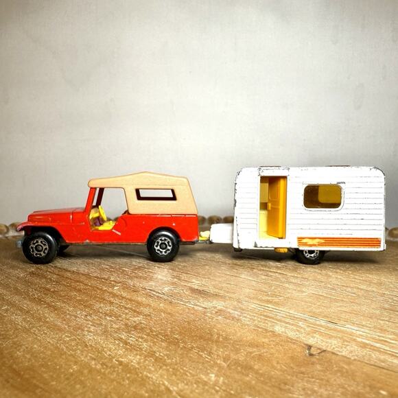 Matchbox Superfast No. 53 Jeep CJ6 and No. 31 Caravan, Made in England 1977 - Picture 1 of 6